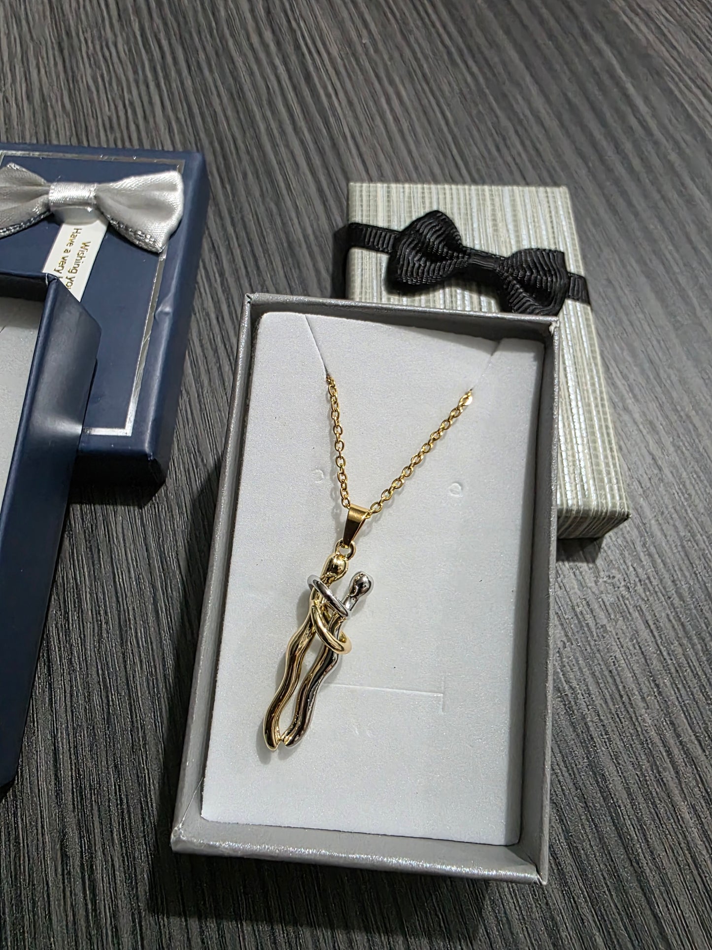 Collar “Abrazo Eterno” 💞 – El símbolo del amor verdadero