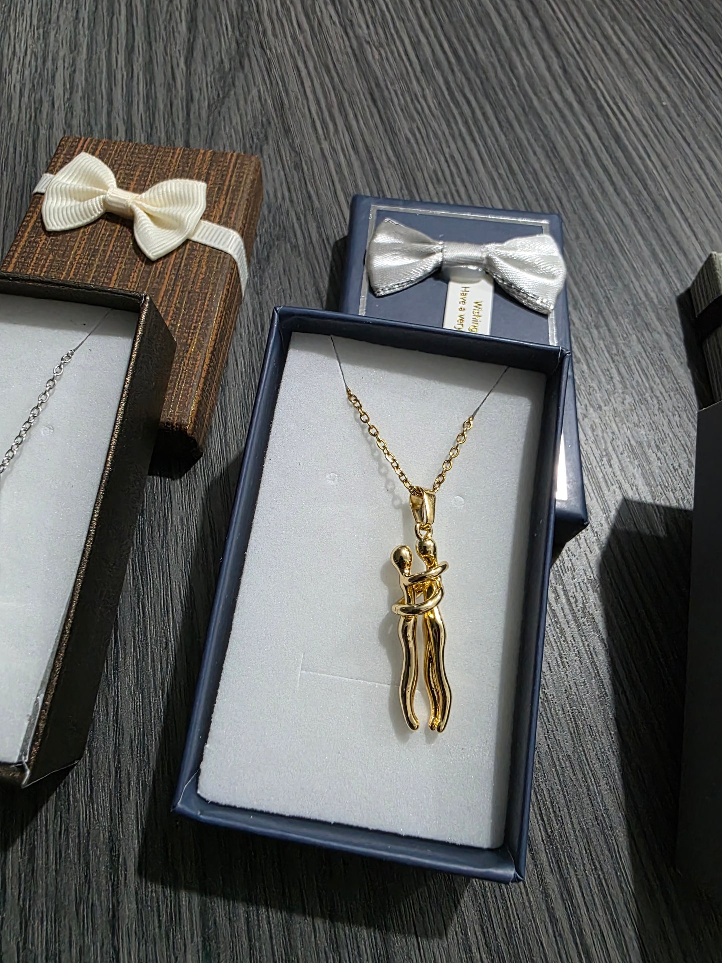 Collar “Abrazo Eterno” 💞 – El símbolo del amor verdadero